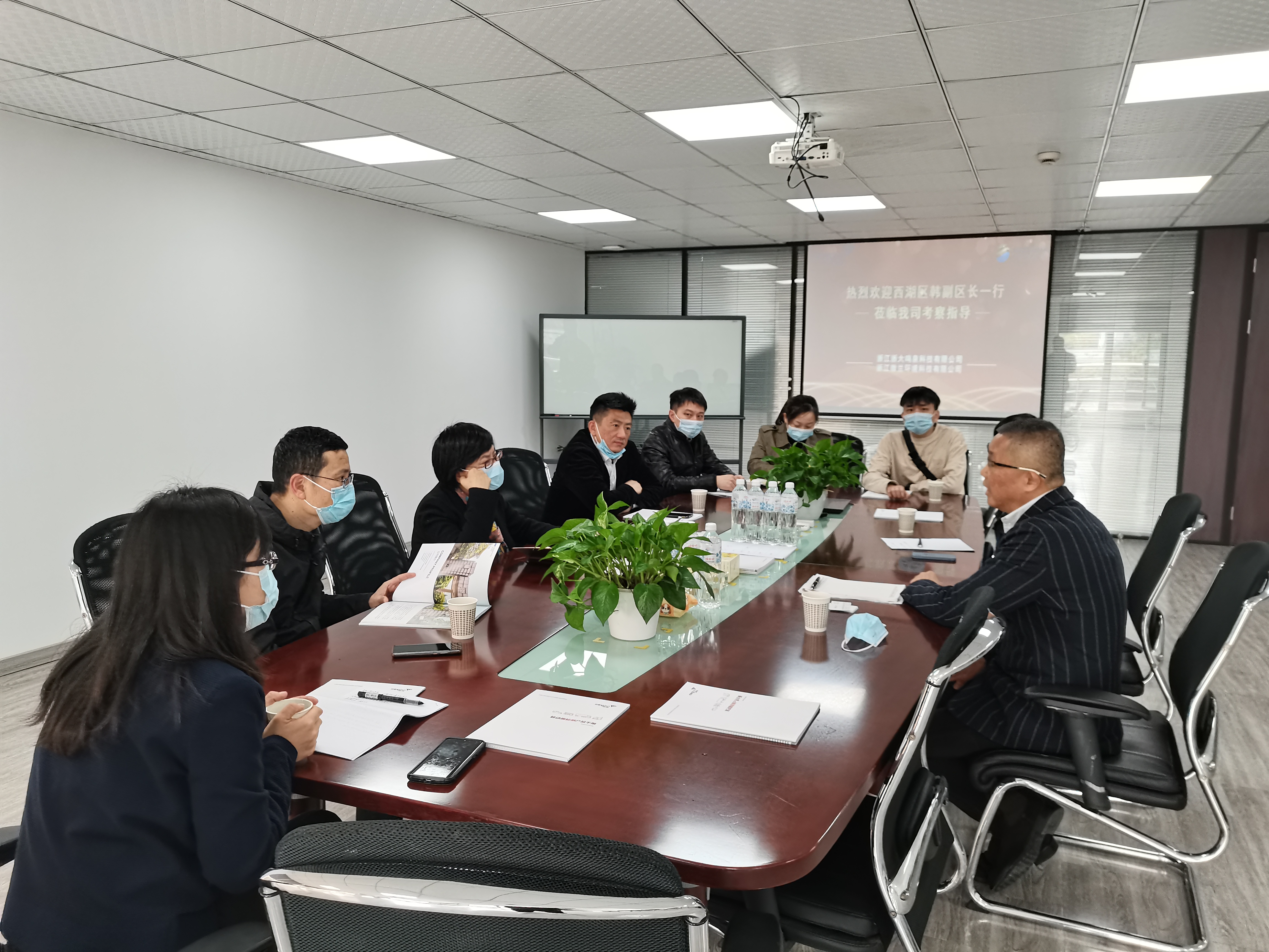 西湖区韩斌副区长一行莅临凯发k8国际考察指导工作