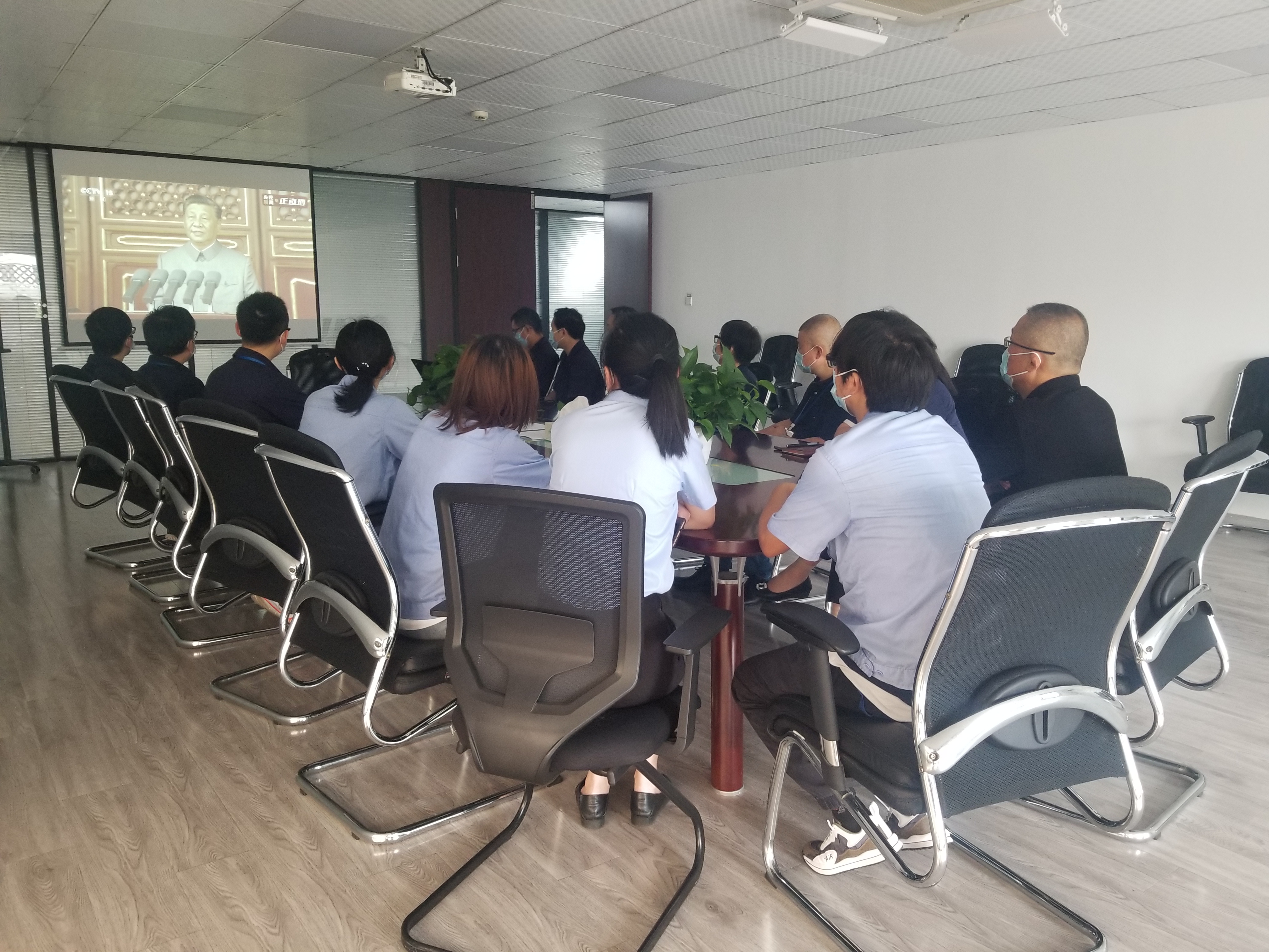 凯发k8国际组织党员观看建党100周年庆祝大会